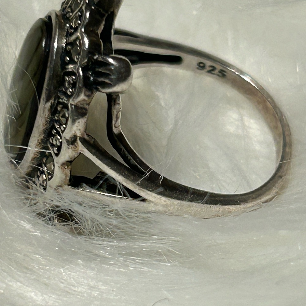 Elegant Silver and Green Abalone Ring - Picture 5 of 6